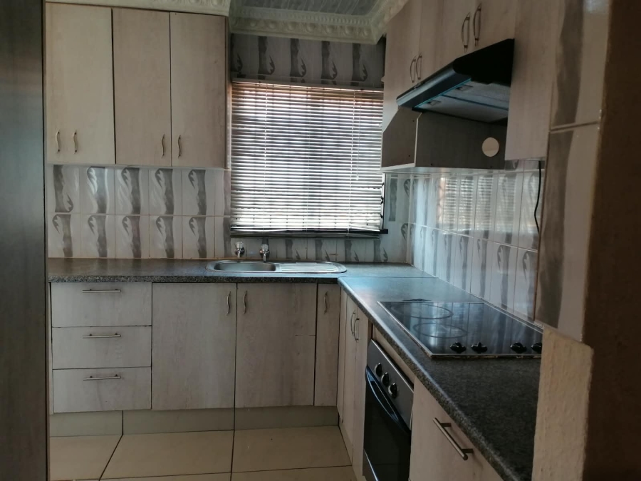 To Let 5 Bedroom Property for Rent in Tlhabane North West